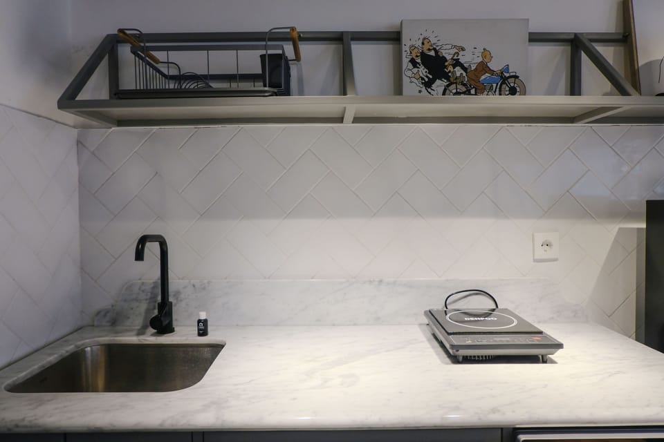 Studio | Private kitchen | Full-size fridge, stovetop