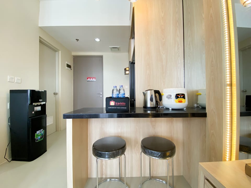 Studio | Private kitchen | Full-size fridge, stovetop