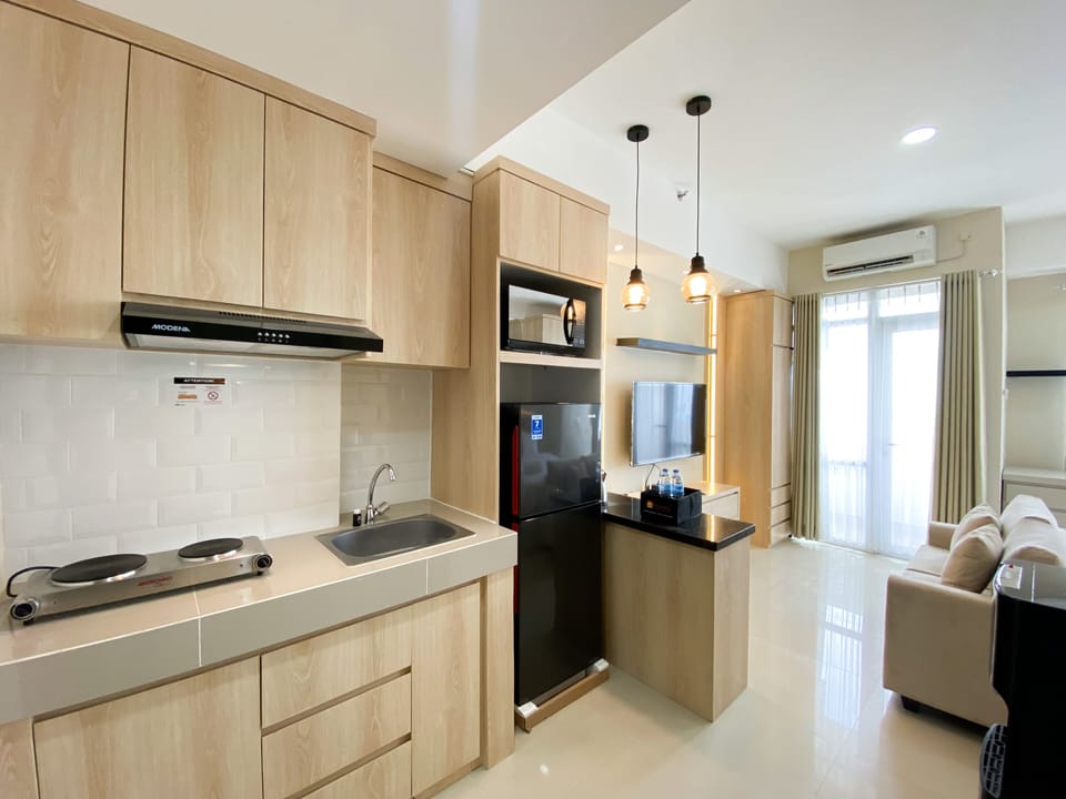 Studio | Private kitchen | Full-size fridge, stovetop