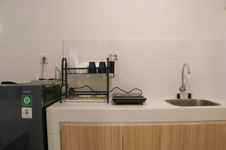 Studio | Private kitchen | Full-size fridge, stovetop