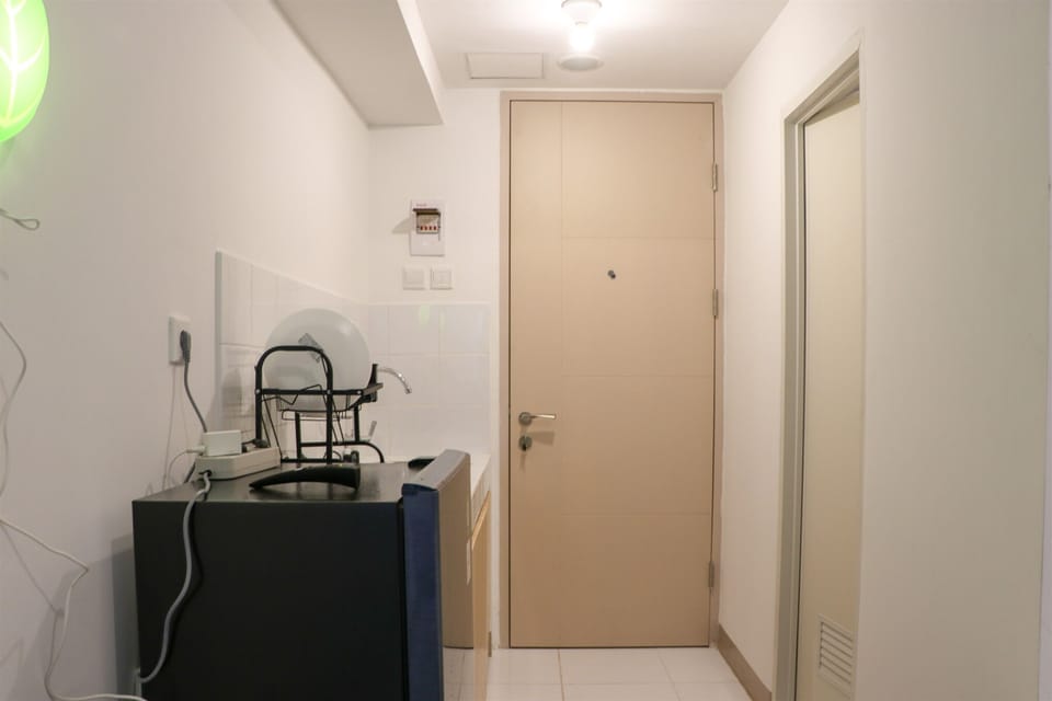Studio | Private kitchen | Full-size fridge, stovetop
