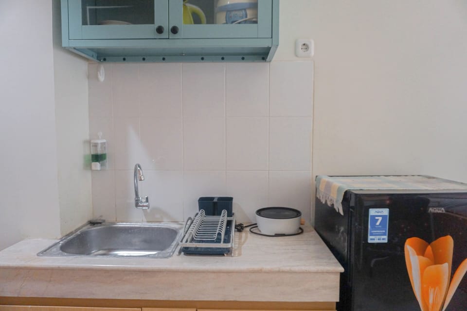 Studio | Private kitchen | Full-size fridge, stovetop