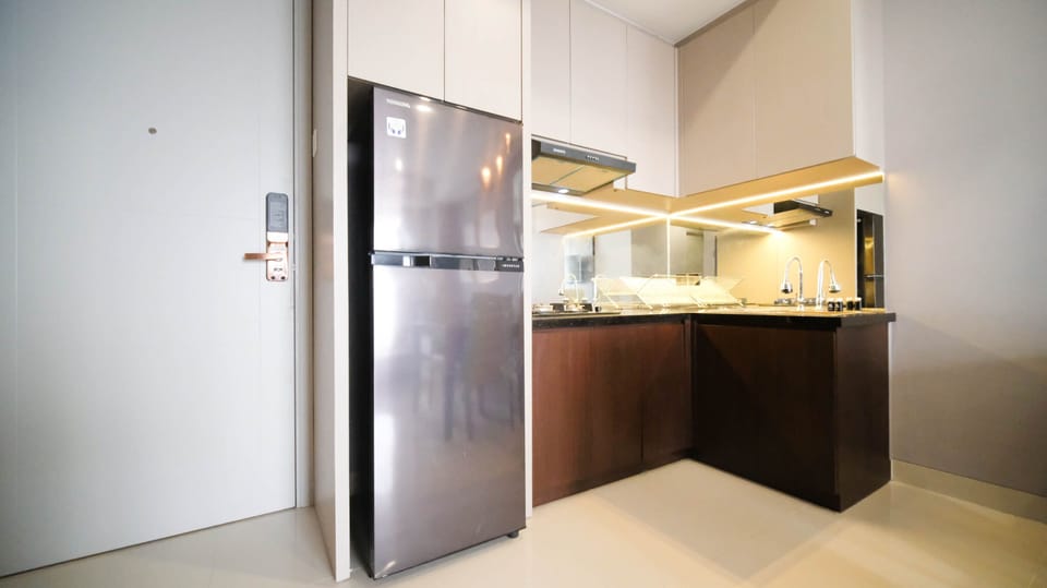 Apartment | Private kitchen | Full-size fridge, stovetop