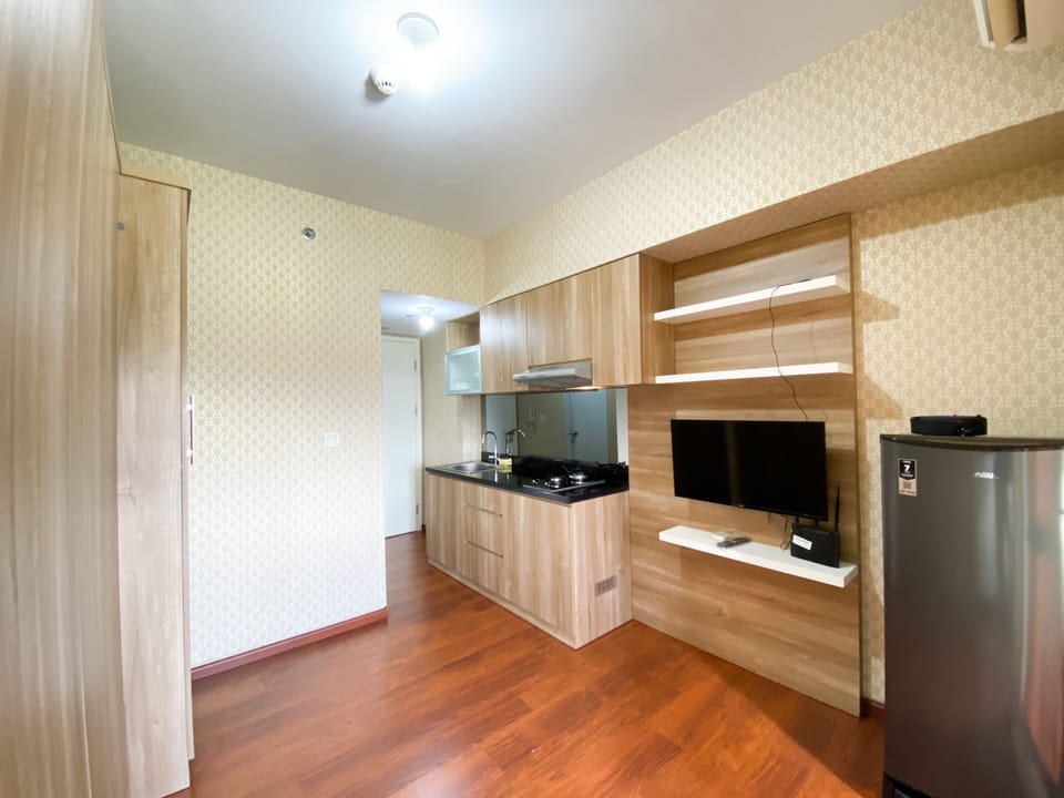 Studio | Private kitchen | Full-size fridge, stovetop