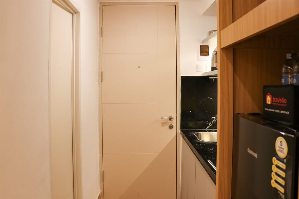 Studio | Private kitchen | Full-size fridge, stovetop