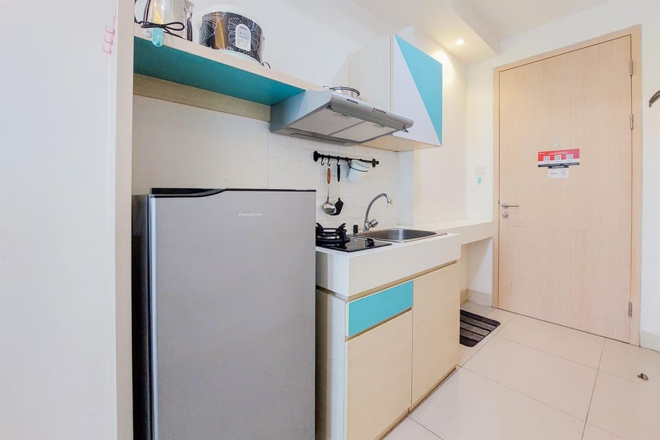 Studio | Private kitchen | Full-size fridge, stovetop