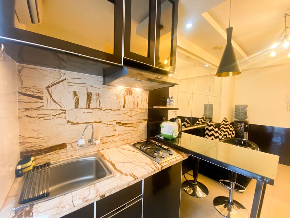 Apartment | Private kitchen | Full-size fridge, stovetop