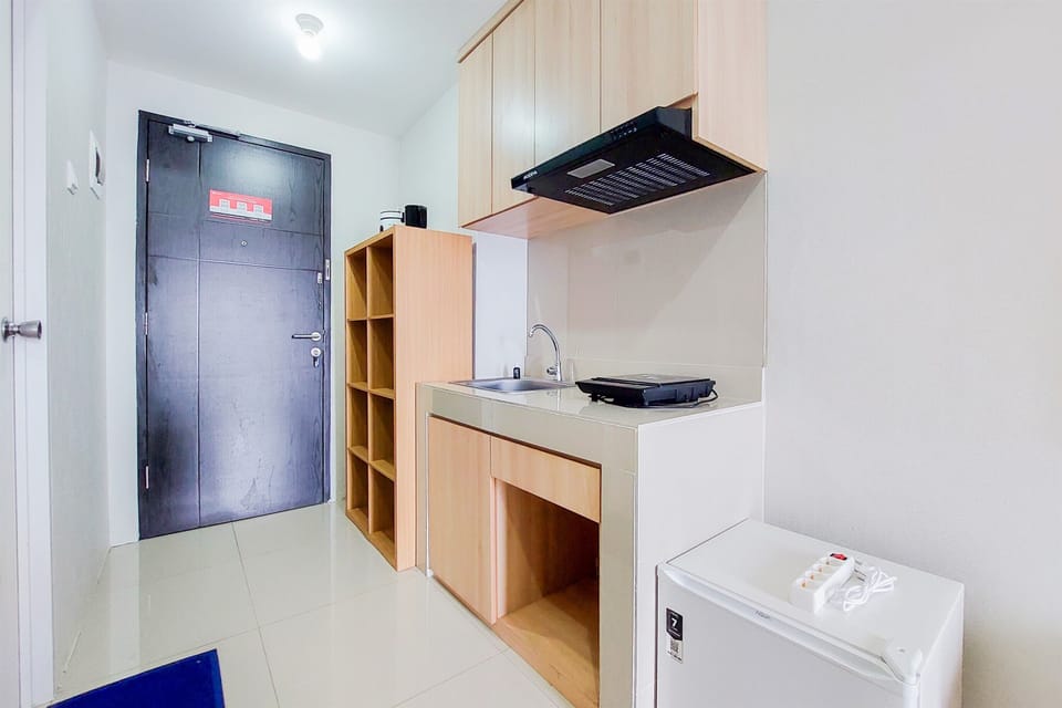 Studio | Private kitchen | Full-size fridge, stovetop