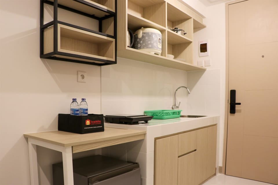 Studio | Private kitchen | Full-size fridge, stovetop