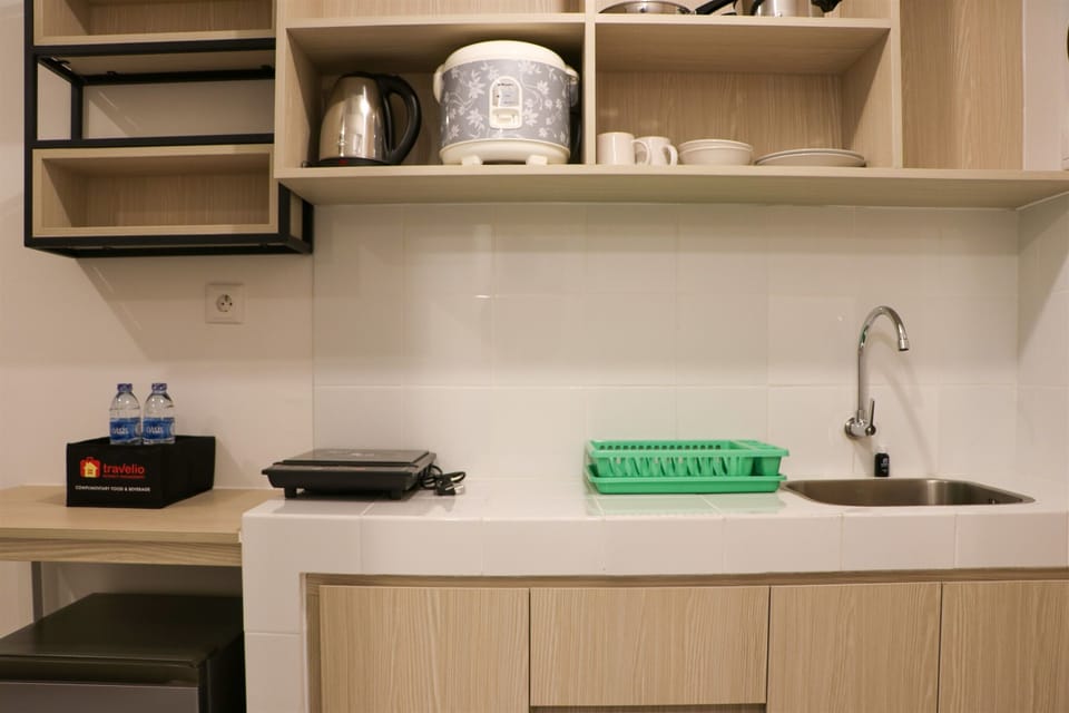 Studio | Private kitchen | Full-size fridge, stovetop