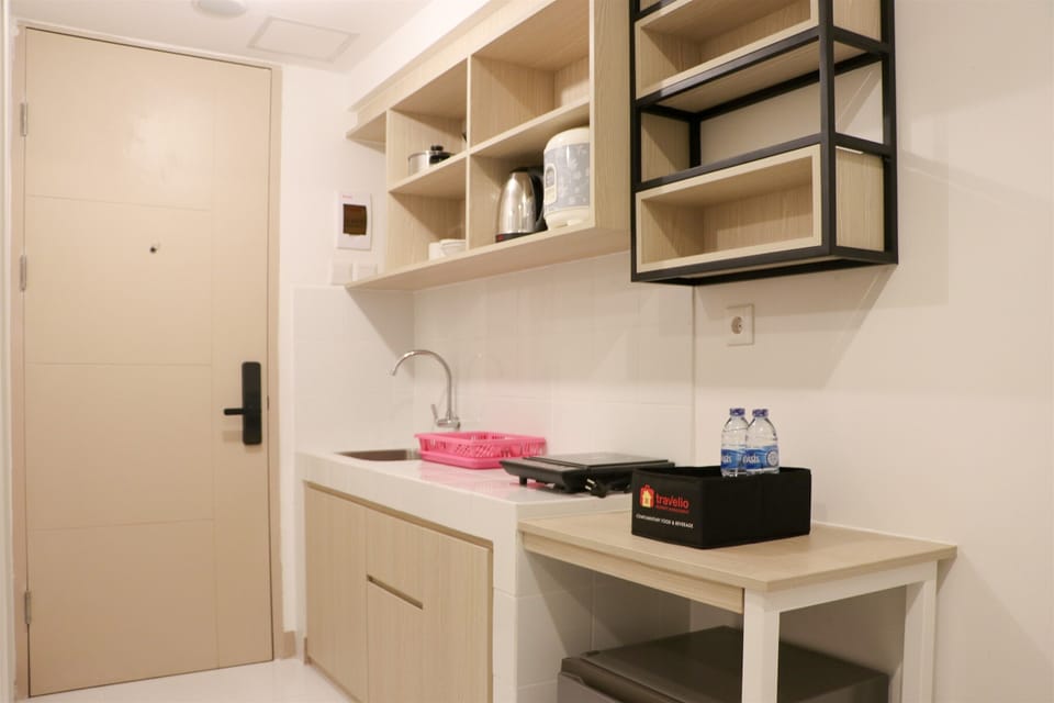Studio | Private kitchen | Full-size fridge, stovetop