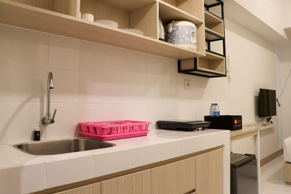 Studio | Private kitchen | Full-size fridge, stovetop
