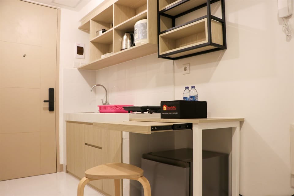Studio | Private kitchen | Full-size fridge, stovetop