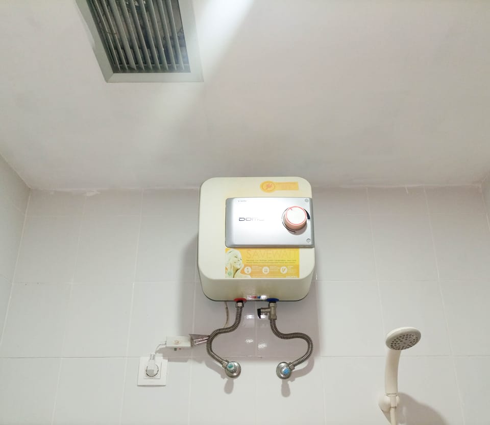 Studio | Bathroom | Shower