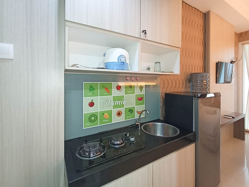 Studio | Private kitchen | Full-size fridge, stovetop
