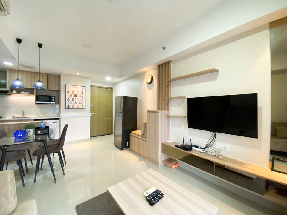 Apartment | Living area | TV