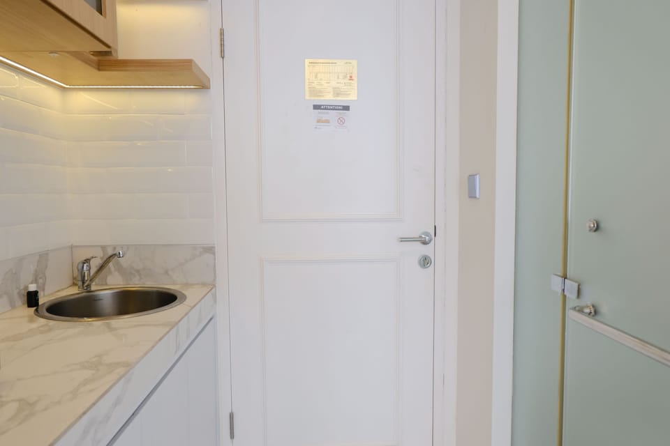 Studio | Private kitchen | Full-size fridge, stovetop