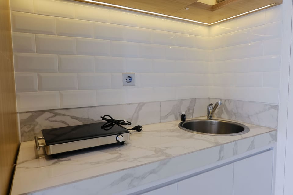 Studio | Private kitchen | Full-size fridge, stovetop