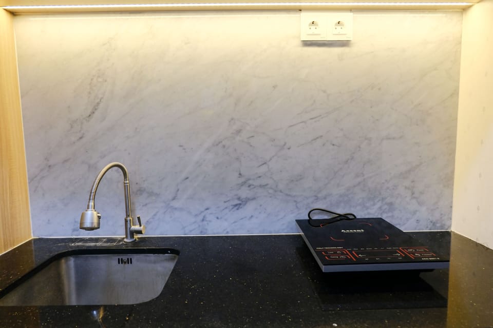 Studio | Private kitchen | Full-size fridge, stovetop