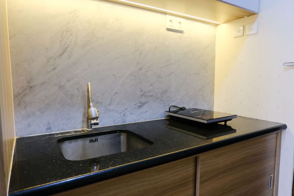 Studio | Private kitchen | Full-size fridge, stovetop