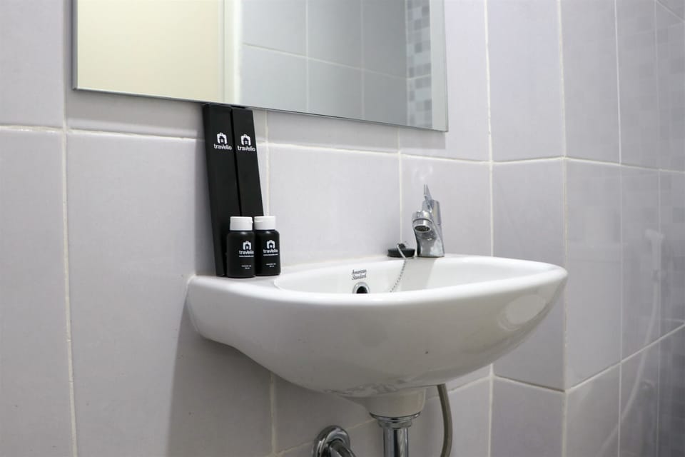 Studio | Bathroom | Shower