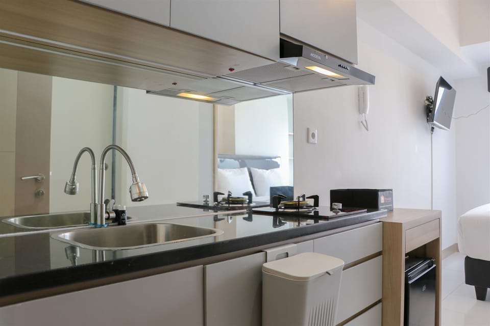 Studio | Private kitchen | Full-size fridge, stovetop