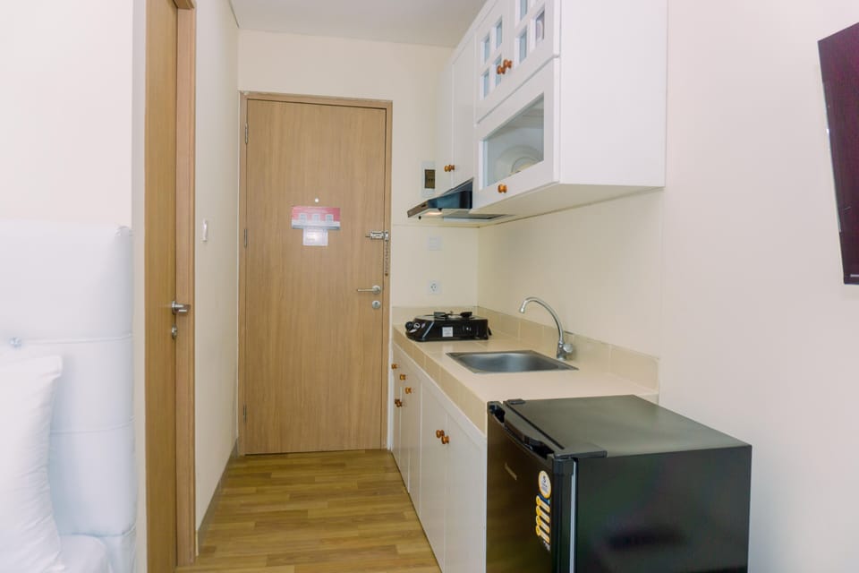 Studio | Private kitchen | Full-size fridge, stovetop