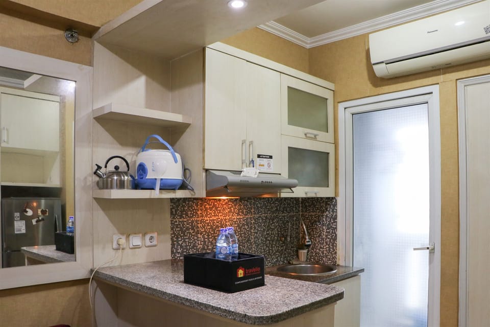 Apartment | Private kitchen | Full-size fridge, stovetop, rice cooker, cookware/dishes/utensils