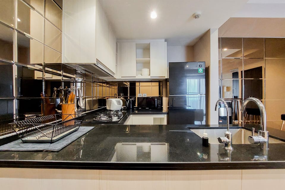 Apartment | Private kitchen | Full-size fridge, stovetop