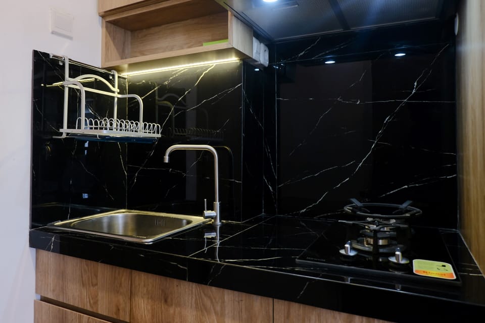 Studio | Private kitchen | Full-size fridge, stovetop
