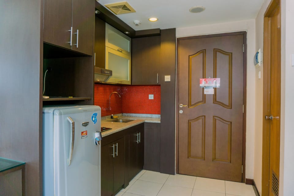 Studio | Private kitchen | Full-size fridge, stovetop