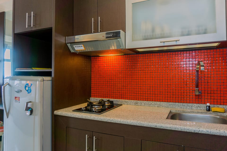 Studio | Private kitchen | Full-size fridge, stovetop