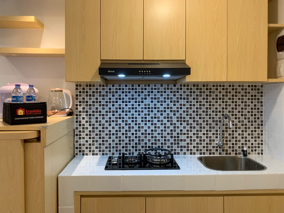 Studio | Private kitchen | Full-size fridge, stovetop