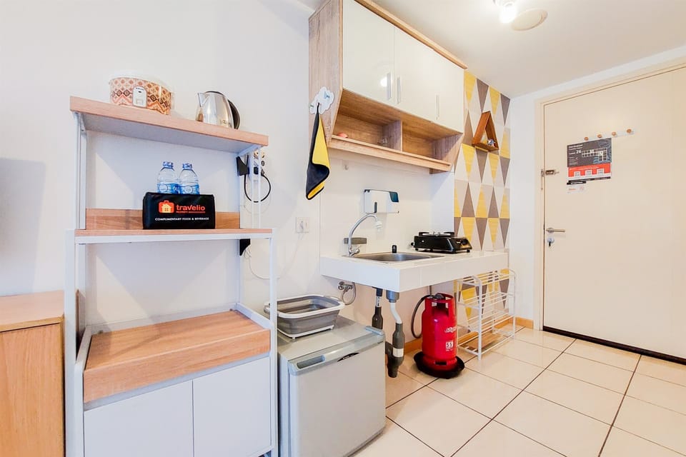 Studio | Private kitchen | Full-size fridge, stovetop