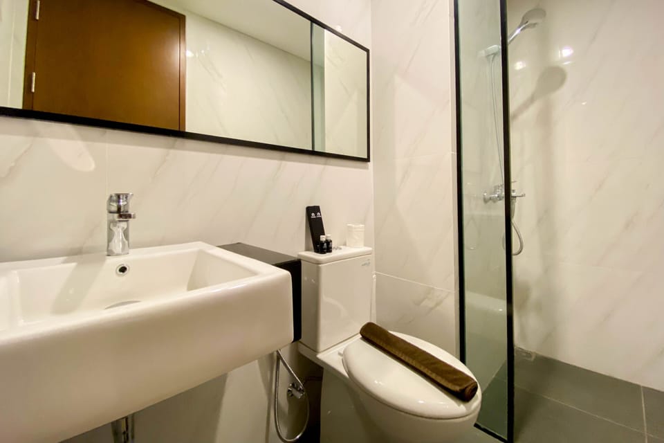 Studio | Bathroom | Shower