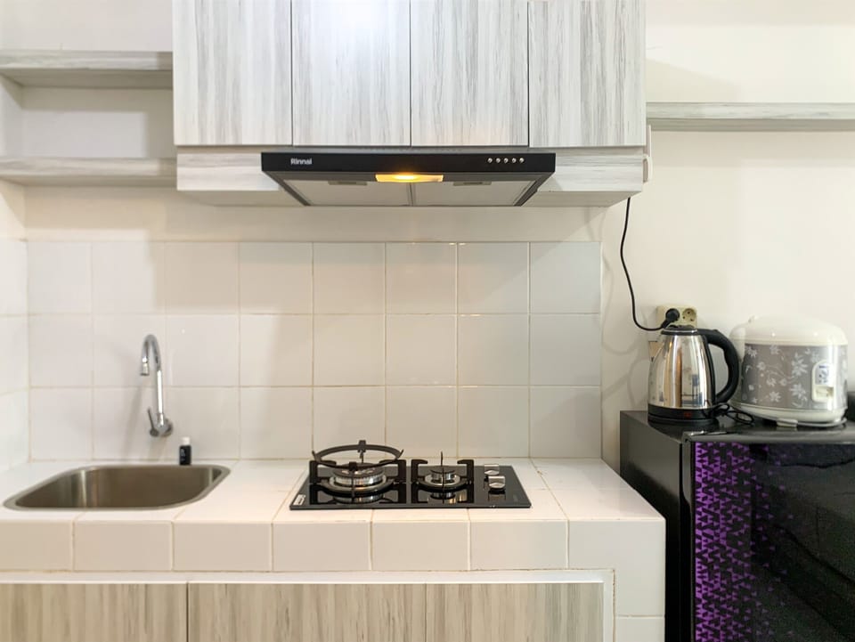 Studio | Private kitchen | Full-size fridge, stovetop