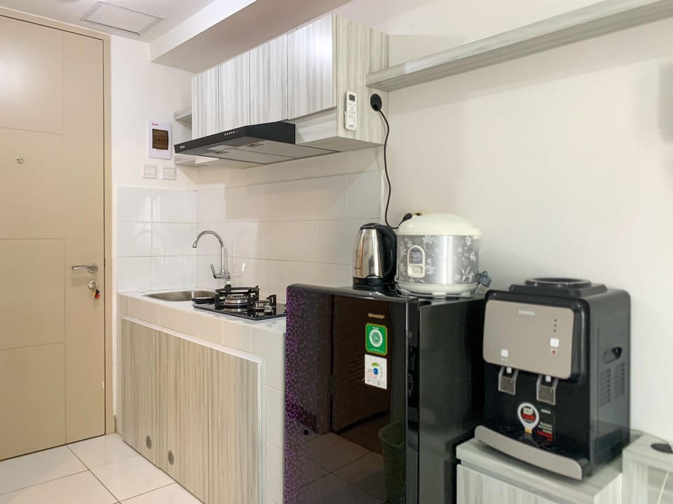 Studio | Private kitchen | Full-size fridge, stovetop