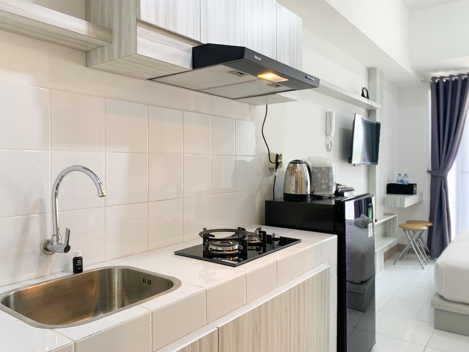 Studio | Private kitchen | Full-size fridge, stovetop