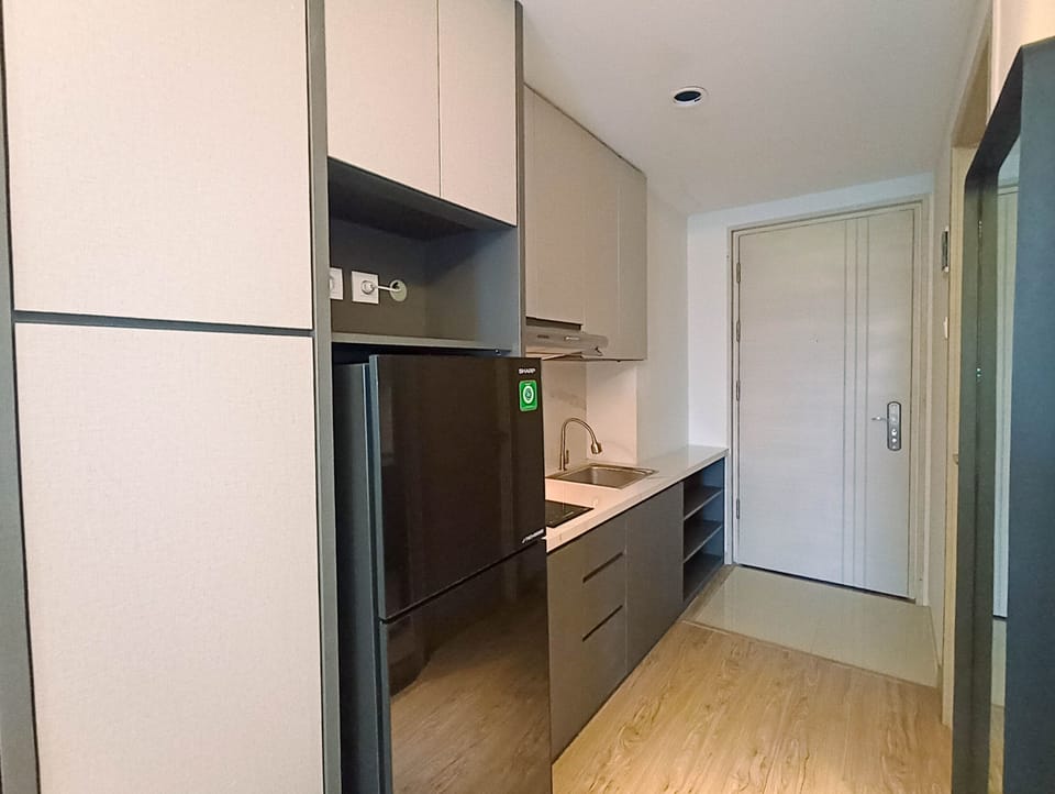 Studio | Private kitchen | Full-size fridge, stovetop