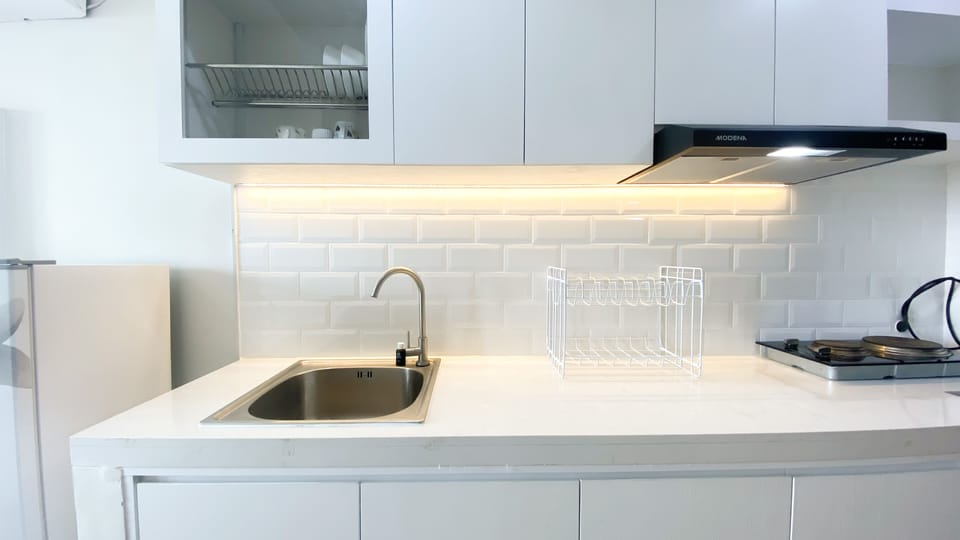 Studio | Private kitchen | Full-size fridge, stovetop