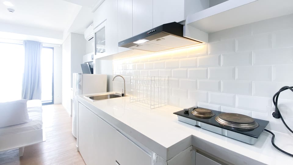 Studio | Private kitchen | Full-size fridge, stovetop
