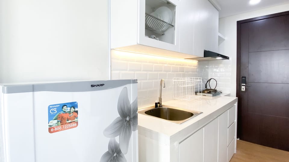 Studio | Private kitchen | Full-size fridge, stovetop