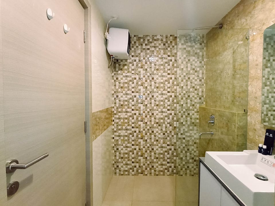 Studio | Bathroom