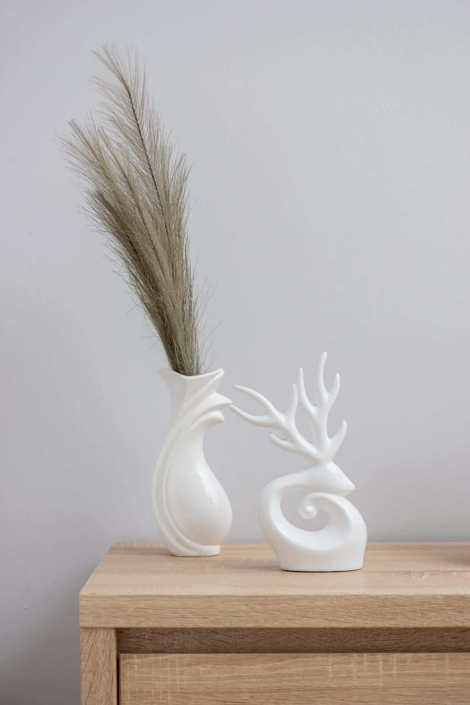 Decorative details in the bedroom.
