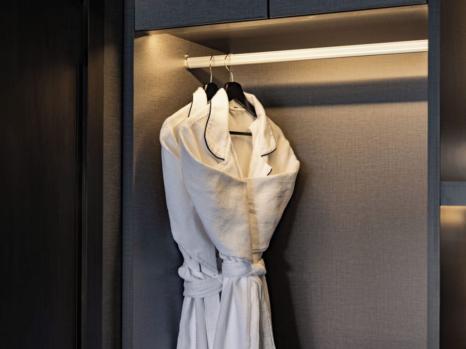 Junior Double Suite, Balcony | Minibar, WiFi (free)