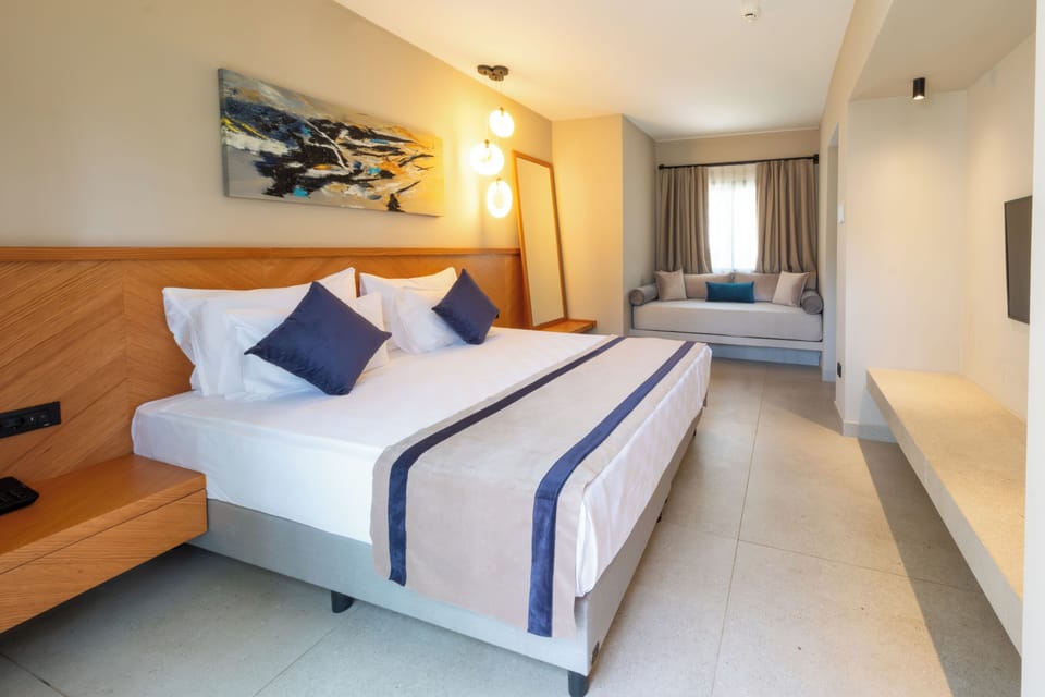 Superior Double Room | Free minibar, in-room safe, desk, laptop workspace