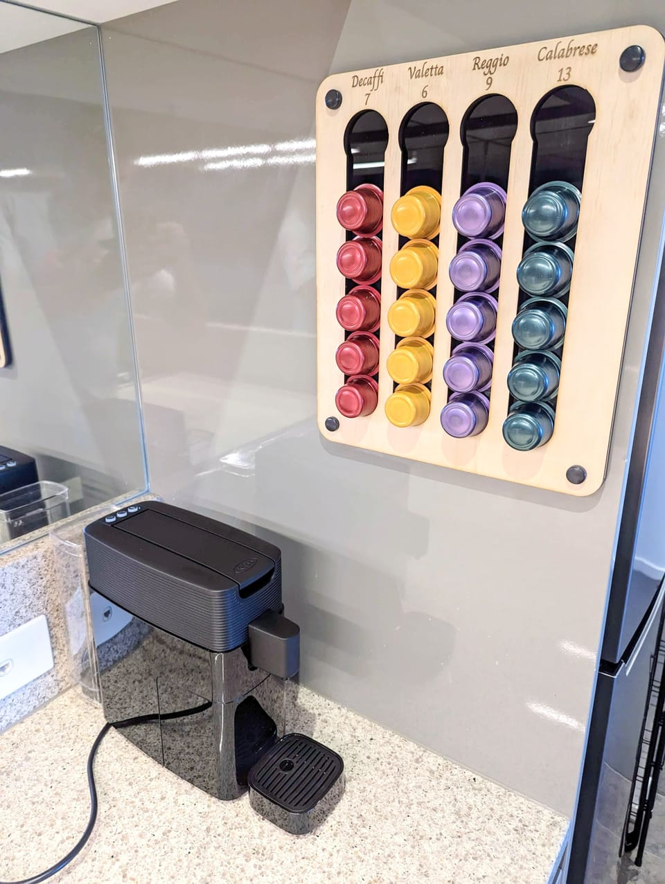 Coffee machine and coffee pods