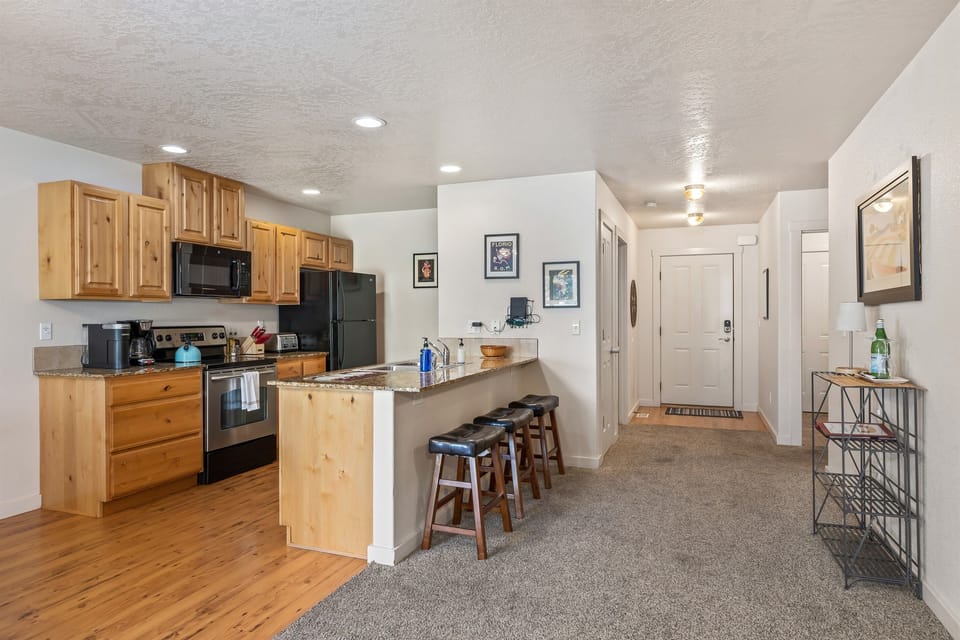 Home 4: Kitchen, Dining and Living