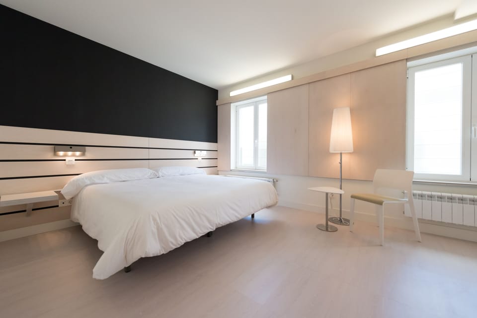 Comfort Room | Premium bedding, down comforters, memory foam beds, minibar