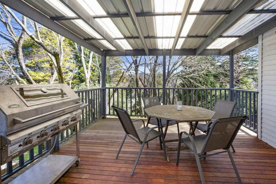 Deck - seating for 4 and bbq